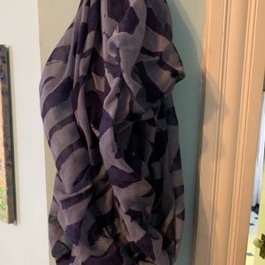 Blue swirl pattern scarf